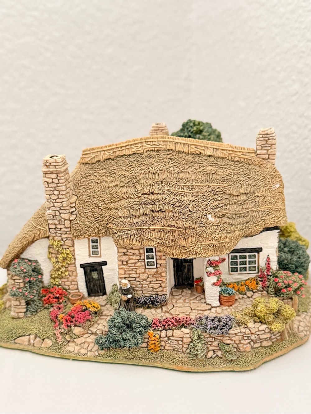 Vintage Lilliput Lane Old Mother Hubbard Cottage 1993 English Collection Figurin